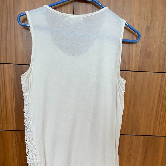 Cream Lace Overlay tank. Size Medium. - Picture 2 of 6